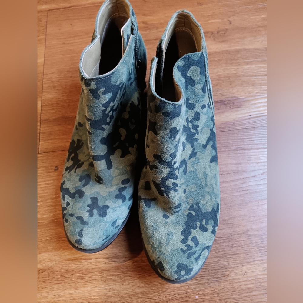 Lucky Brand Camo Boots size 7